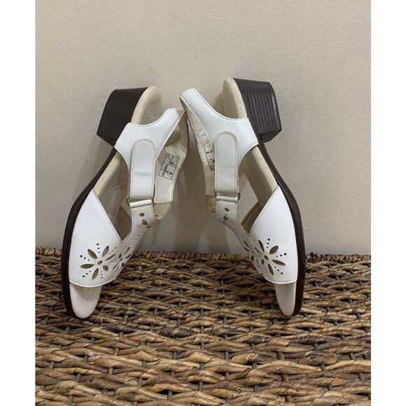SAS Sunburst Heel Strap Sandals White Leather Eyelet Floral Comfort Women’s 9N - Picture 1 of 9
